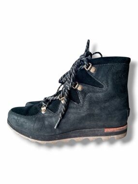 Sorel Sneakchic Alpine Boots Black in Size 8